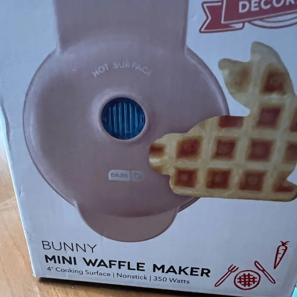 Bunny-Dash NWT Pink Bunny Mini Waffle Maker